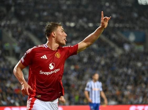 Rasmus Hojlund of Manchester United, ManU celebrates scoring to make it 0-2 Porto v Manchester United, UEFA Europa League, Group Stage, Football, Estadio do Dragao, Porto, Portugal, 03 Oct 2024 EDITORIAL USE ONLY No use with unauthorised audio, video, data, fixture lists, club league logos or live services. Online in-match use limited to 120 images, no video emulation. No use in betting, games or single club league player publications. Copyright: xZedxJameson Shutterstockx 14750815cx