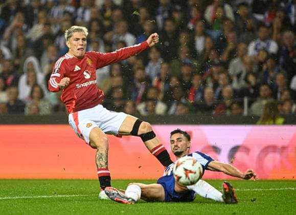 Alejandro Garnacho of Manchester United, ManU shoots at goal Porto v Manchester United, UEFA Europa League, Group Stage, Football, Estadio do Dragao, Porto, Portugal, 03 Oct 2024 EDITORIAL USE ONLY No use with unauthorised audio, video, data, fixture lists, club league logos or live services. Online in-match use limited to 120 images, no video emulation. No use in betting, games or single club league player publications. Copyright: xZedxJameson Shutterstockx 14750815ft