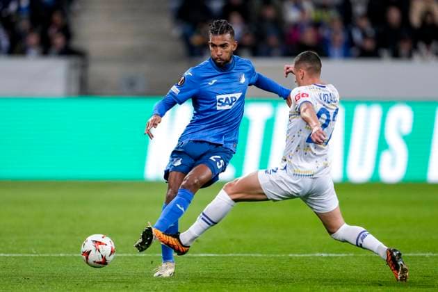 v li Kevin Akpoguma Hoffenheim, 25 , Vladyslav Kabaiev FC Dynamo Kyiv, 22 , duel, duel, duel, tackle, tackling, dynamics, action, action, 03 10 2024, Sinsheim Germany , Football, UEFA Europa League, Group stage, TSG 1899 Hoffenheim Dynamo Kiev, 03 10 2024, Sinsheim Germany , Football, UEFA Europa League, Group stage, TSG 1899 Hoffenheim Dynamo Kiev, DFB DFL REGULATIONS PROHIBIT ANY USE OF PHOTOGRAPHS AS IMAGE SEQUENCES AND OR QUASI VIDEO xozx