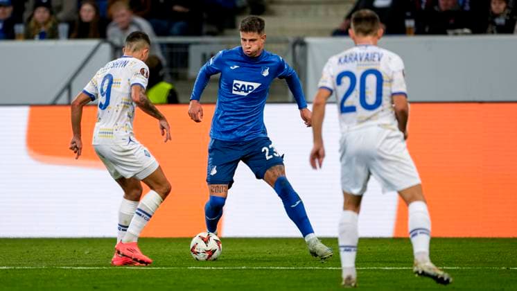 v li Nazar Voloshyn FC Dynamo Kyiv, 9 , Adam Hlozek Hoffenheim, 23 , Oleksandr Karavaiev FC Dynamo Kyiv, 20 , duel, duel scene, duel, tackle, tackling, dynamics, action, action, 03 10 2024, Sinsheim Germany , Football, UEFA Europa League, Group stage, TSG 1899 Hoffenheim Dynamo Kyiv, 03 10 2024, Sinsheim Germany , Football, UEFA Europa League, Group stage, TSG 1899 Hoffenheim Dynamo Kyiv, DFB DFL REGULATIONS PROHIBIT ANY USE OF PHOTOGRAPHS AS IMAGE SEQUENCES AND OR QUASI VIDEO xozx
