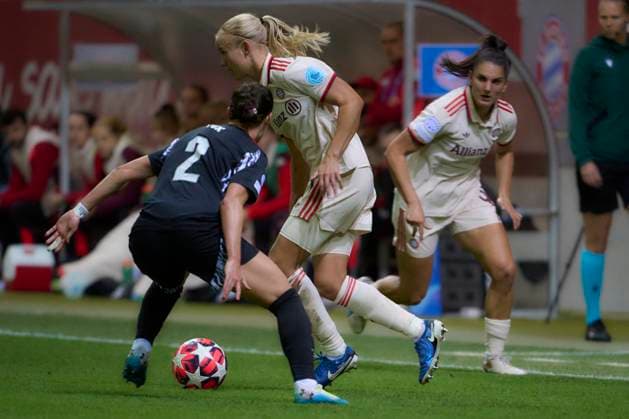 2024 25 UEFA Women™s Champions League FC Bayern Munich Women vs Arsenal WFC, Croup C, Matchday 1, Season 2024 2025, FC Bayern Munich Women vs Arsenal WFC, GER, 2024 10 09, FC Bayern Campus Munich, FOX Emily Arsenal WFC 02 , HARDER Pernille FC Bayern Munich 21 , sportworld Munich FC Bayern Campus Bayern Germany