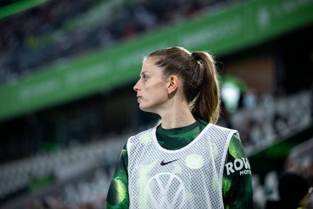 Tabea Sellner VfL Wolfsburg, 28 , GER, VfL Wolfsburg vs FC Bayern Muenchen, Football Google Pixel Frauen Bundesliga, 6 Spieltag, Saison 2024 2025, 12 10 2024 DFB regulations prohibit any use of photographs as image sequences and or quasi video GER, VfL Wolfsburg vs FC Bayern Muenchen, Football Google Pixel Frauen Bundesliga, 6 Spieltag, Saison 2024 2025, 12 10 2024 Wolfsburg Copyright: xEibner-Pressefoto Memmlerx EP_MMR