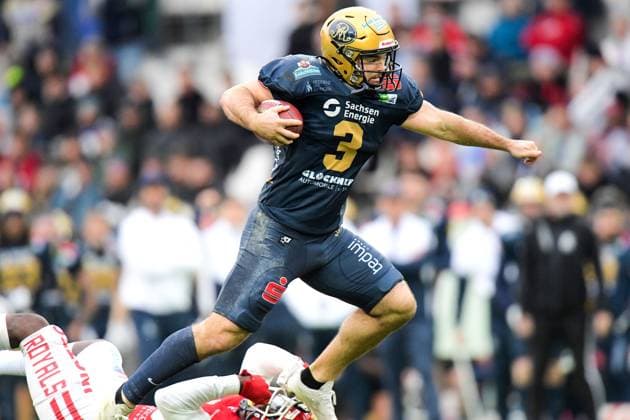 Touchdown Brock Domann 3, QB, Dresden Monarchs in front of Ruben De Ruyter 21, DB, Potsdam Royals GER, Potsdam Royals vs Dresden Monarchs, American Football, GFL, Bowl, Season 2024 25, 12 10 2024 GER, Dresden Monarchs vs Potsdam Royals, American Football, GFL, Bowl, Season 2024 25, 12 10 2024 Essen Copyright: xEibner-Pressefoto FlorianxWolfx EP_FWF
