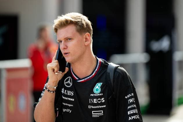 Mick Schumacher Mercedes AMG Petronas Formula One Team, Test and reserve driver talks on smartphone, USA, Formula 1 World Championship, United States Grand Prix, Circuit of the Americas Austin, Media Day, 17 10 2024 USA, Formula 1 World Championship, United States Grand Prix, Circuit of the Americas Austin, Media Day, 17 10 2024 Austin Copyright: xEibner-Pressefoto Memmlerx EP_MMR