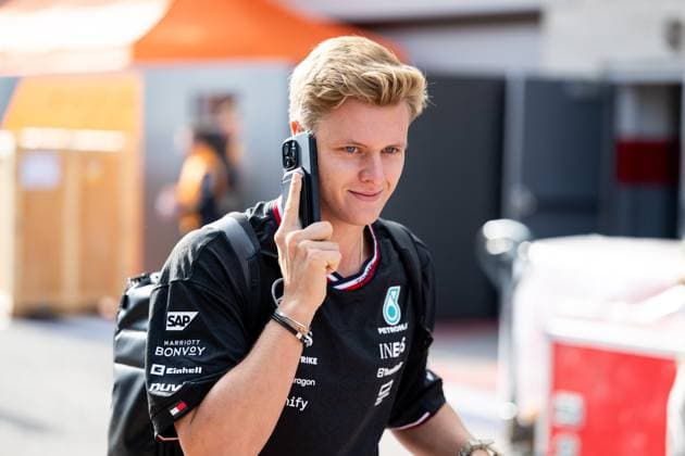 Mick Schumacher Mercedes AMG Petronas Formula One Team, Test and reserve driver talks on smartphone, USA, Formula 1 World Championship, United States Grand Prix, Circuit of the Americas Austin, Media Day, 17 10 2024 USA, Formula 1 World Championship, United States Grand Prix, Circuit of the Americas Austin, Media Day, 17 10 2024 Austin Copyright: xEibner-Pressefoto Memmlerx EP_MMR
