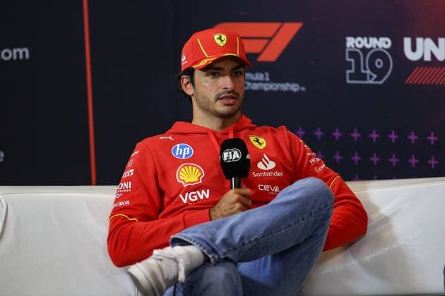 SAINZ Carlos (spa), Scuderia Ferrari SF-24, portrait press conference, PK, Pressekonferenz during the Formula 1 Pirelli United States Grand Prix 2024, 19th round of the 2024 Formula One World Championship, WM, Weltmeisterschaft from October 18 to 20, 2024 on the Circuit of the Americas, in Austin, United States of America - F1 - US GRAND PRIX 2024 DPPI Panoramic 241017_R19_USA_DP_XB3_2542_1