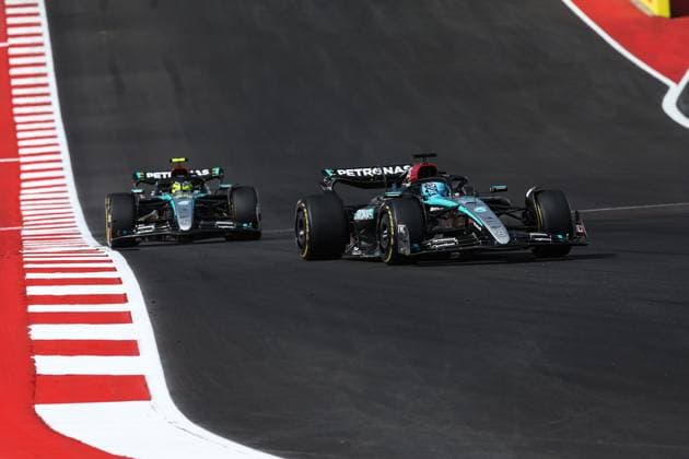 63 RUSSELL George (gbr), Mercedes AMG F1 Team W15, action 44 HAMILTON Lewis (gbr), Mercedes AMG F1 Team W15, action during the Formula 1 Pirelli United States Grand Prix 2024, 19th round of the 2024 Formula One World Championship, WM, Weltmeisterschaft from October 18 to 20, 2024 on the Circuit of the Americas, in Austin, United States of America - F1 - US GRAND PRIX 2024 DPPI Panoramic 241019_R19_USA_DP_XB3_6563
