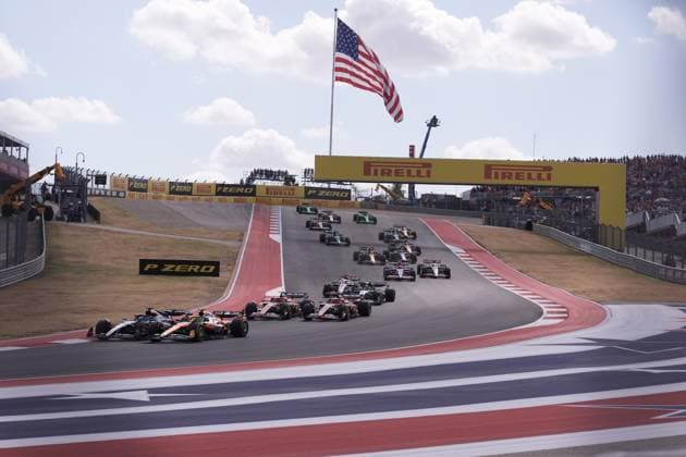 FORMULA 1 PIRELLI UNITED STATES GRAND PRIX 2024 19 10 2024, Circuit of The Americas, Austin, FORMULA 1 PIRELLI UNITED STATES GRAND PRIX 2024 ,in picture Race start , Max Verstappen NLD , Oracle Red Bull Racing, Lando Norris GBR , McLaren F1 Team, George Russell GBR , Mercedes AMG Petronas Formula One Team, Charles Leclerc MCO , Scuderia Ferrari HP, Carlos Sainz Jr ESP , Lewis Hamilton GBR , Nico Hülkenberg DEU , MoneyGram Haas F1 Team, Kevin Magnussen DNK , Sergio Perez MEX , Alexander Albon GBR , Williams Racing, Franco Colapinto ARG , Fernando Alonso ESP , Aston Martin Aramco Cognizant Formula One Team nordphotoxGmbHx xBratic nph00250