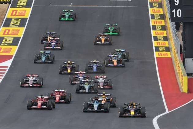 FORMULA 1 PIRELLI UNITED STATES GRAND PRIX 2024 19 10 2024, Circuit of The Americas, Austin, FORMULA 1 PIRELLI UNITED STATES GRAND PRIX 2024 ,in picture Race start , Max Verstappen NLD , Oracle Red Bull Racing, Lando Norris GBR , McLaren F1 Team, George Russell GBR , Mercedes AMG Petronas Formula One Team, Charles Leclerc MCO , Scuderia Ferrari HP, Carlos Sainz Jr ESP , Lewis Hamilton GBR , Nico Hülkenberg DEU , MoneyGram Haas F1 Team, Kevin Magnussen DNK , Sergio Perez MEX , Alexander Albon GBR , Williams Racing, Franco Colapinto ARG , Fernando Alonso ESP , Aston Martin Aramco Cognizant Formula One Team nordphotoxGmbHx xBratic nph00250