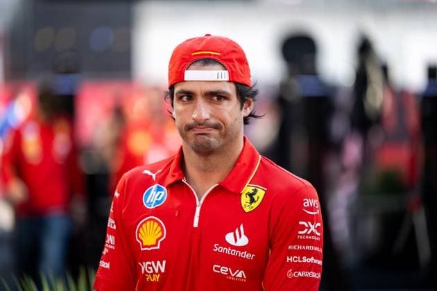 Carlos Sainz Scuderia Ferrari HP, Spain, 55 , USA, Formula 1 World Championship, Pirelli Grand Prix of the United States of America, Circuit of the Americas Austin, Arrival of the drivers, 20 10 2024 USA, Formula 1 World Championship, Pirelli Grand Prix of the United States of America, Circuit of the Americas Austin, Arrival of the drivers, 20 10 2024 Austin Copyright: xEibner-Pressefoto Memmlerx EP_MMR