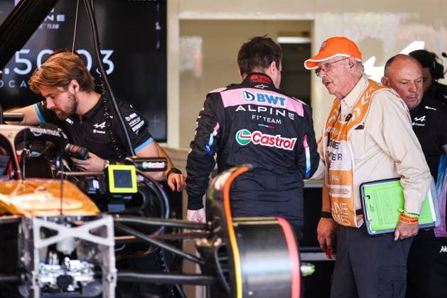 scrutineering, verifications techniques, sticker, FIA, marshall, commissaire de piste, marshal, marshalls, marshals during the Formula 1 Pirelli United States Grand Prix 2024, 19th round of the 2024 Formula One World Championship, WM, Weltmeisterschaft from October 18 to 20, 2024 on the Circuit of the Americas, in Austin, United States of America - F1 - US GRAND PRIX 2024 DPPI Panoramic 241020_R19_USA_DP_EA019770