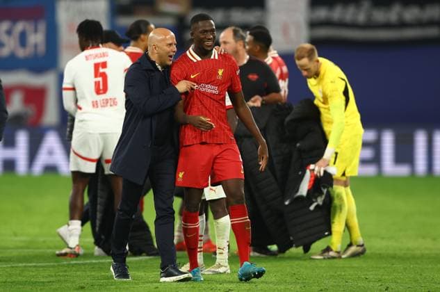 Liverpool manager Arne Slot celebrates with Ibrahima Konatà of Liverpool at full time RB Leipzig v Liverpool, UEFA Champions League, Group Stage, Football, Red Bull Arena, Leipzig, Germany, 23 Oct 2024 EDITORIAL USE ONLY No use with unauthorised audio, video, data, fixture lists, club league logos or live services. Online in-match use limited to 120 images, no video emulation. No use in betting, games or single club league player publications. Copyright: xKieranxMcManus Shutterstockx 14801646ap