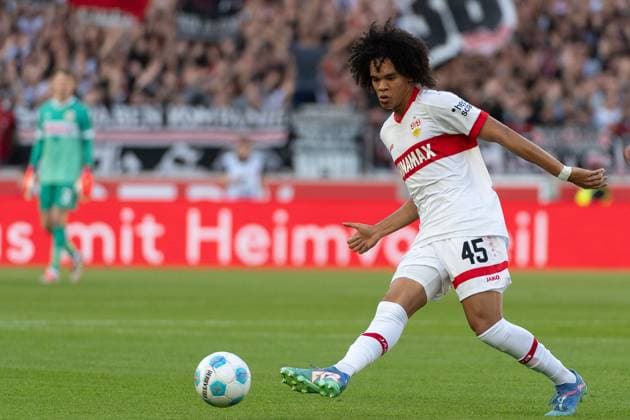 Anrie Chase VfB Stuttgart, 45 GER, VfB Stuttgart vs Holstein Kiel, Football, Men, 1 Bundesliga, Matchday 8, Season 2024 2025, 26 10 2024, DFL DFB REGULATES PROHIBIT ANY USE OF PHOTOGRAPHS AS IMAGE SEQUENCES AND OR QUASI VIDEO, GER, VfB Stuttgart vs Holstein Kiel, Football, Men, 1 Bundesliga, Matchday 8, Season 2024 2025, 26 10 2024 Stuttgart Copyright: xEibner-Pressefoto WolfgangxFrankx EP_WFK