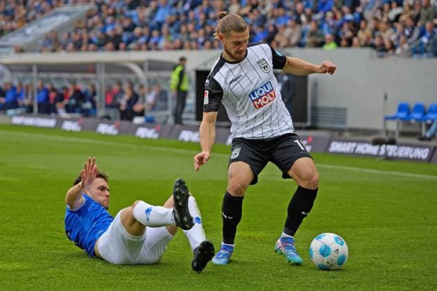 Dennis Chessa SSV Ulm 1846, 11 in duel with Tobias Kempe SV Darmstadt 98, 06 GER, SV Darmstadt 98 vs SSV Ulm 1846, Football, 2 Bundesliga, Matchday 10, Season 2024 2025, 27 10 24 DFL REGULATIONS PROHIBIT ANY USE OF PHOTOGRAPHS AS IMAGE SEQUENCES AND OR QUASI VIDEO GER, SV Darmstadt 98 vs SSV Ulm 1846, Football, 2 Bundesliga, Matchday 10, Season 2024 2025, 27 10 24 Darmstadt Copyright: xGeraldxOelze-dexStoppany,xEibnerx EP-ODS
