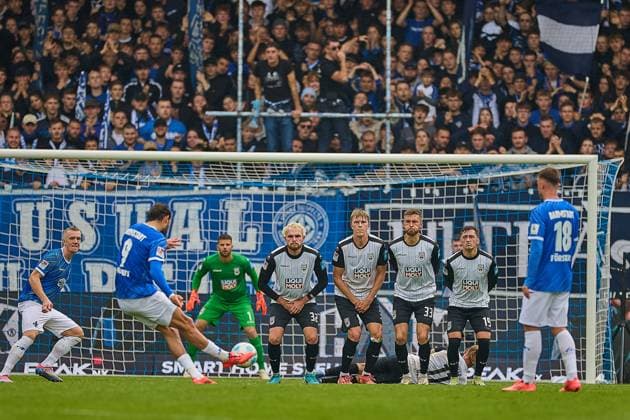 Free kick by Fraser Hornby SV Darmstadt 98, 09 GER, SV Darmstadt 98 vs SSV Ulm 1846, Football, 2 Bundesliga, Matchday 10, Season 2024 2025, 27 10 24 DFL REGULATES PROHIBIT ANY USE OF PHOTOGRAPHS AS IMAGE SEQUENCES AND OR QUASI VIDEO GER, SV Darmstadt 98 vs SSV Ulm 1846, Football, 2 Bundesliga, Matchday 10, Season 2024 2025, 27 10 24 Darmstadt Copyright: xGeraldxOelze-dexStoppany,xEibner-Pressefoto GeraldxOelze-dexStoppanyx EP-ODS