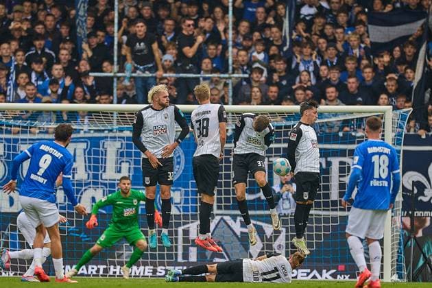 Free kick by Fraser Hornby SV Darmstadt 98, 09 GER, SV Darmstadt 98 vs SSV Ulm 1846, Football, 2 Bundesliga, Matchday 10, Season 2024 2025, 27 10 24 DFL REGULATES PROHIBIT ANY USE OF PHOTOGRAPHS AS IMAGE SEQUENCES AND OR QUASI VIDEO GER, SV Darmstadt 98 vs SSV Ulm 1846, Football, 2 Bundesliga, Matchday 10, Season 2024 2025, 27 10 24 Darmstadt Copyright: xGeraldxOelze-dexStoppany,xEibner-Pressefoto GeraldxOelze-dexStoppanyx EP-ODS