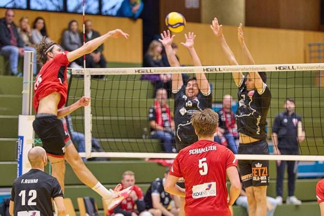 Knobelspiess TV Rottenburg, 18 and Timon Schippmann TV Rottenburg, 07 try to block the ball in vain GER, TuS Kriftel against TV Rottenburg,Volleyball, DVV Pokal, Quali Round of 16, Season 2024 2025, 27 10 24 GER, TuS Kriftel against TV Rottenburg,Volleyball, DVV Pokal, Quali Round of 16, Season 2024 2025, 27 10 24 Kriftel Copyright: xGeraldxOelze-dexStoppany,xEibnerx EP-ODS