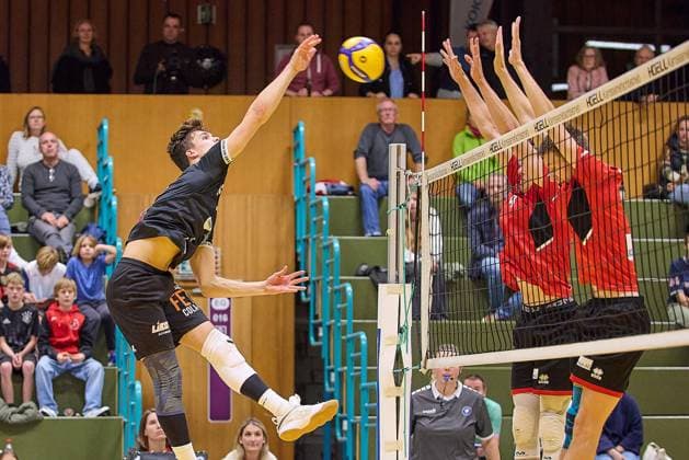 Dynamic shot by Jakob Elsaesser TV Rottenburg, 04 over the outside position GER, TuS Kriftel against TV Rottenburg,Volleyball, DVV Pokal, Quali Achtelfinale, Spielzeit 2024 2025, 27 10 24 GER, TuS Kriftel against TV Rottenburg,Volleyball, DVV Pokal, Quali Achtelfinale, Spielzeit 2024 2025, 27 10 24 Kriftel Copyright: xGeraldxOelze-dexStoppany,xEibnerx EP-ODS