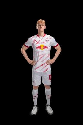Nicolas Seiwald RB Leipzig portrait appointment season 2024 2025, men, 1 BL, RB Leipzig, portrait, introduction, presentation, press appointment, soccer, GER, RedBull, Red Bull, RBL shooting, studio, studio shooting, clipping, xptt