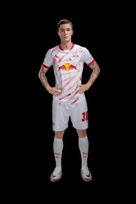 Benjamin Sesko RB Leipzig portrait appointment season 2024 2025, men, 1 BL, RB Leipzig, portrait, introduction, presentation, press appointment, soccer, GER, RedBull, Red Bull, RBL shooting, studio, studio shooting, clipping, xptt