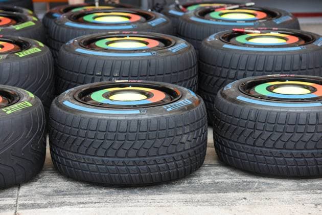Pirelli tyres, pneus, tyre, pneu, rain, pluie, during the Formula 1 Grande Premio de Sao Paulo 2024, 21th round of the 2024 Formula One World Championship, WM, Weltmeisterschaft from November 1 to 3, 2024 on the Interlagos Circuit, in Sao Paulo, Brazil - F1 - SAO PAULO GRAND PRIX 2024 DPPI Panoramic 241031_R21_BRASILE_DP_XB3_1030