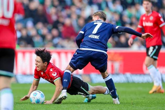 Hyunju Lee Hannover 96 and Dzenis Burnic Karlsruher SC battle for the ball, 2 Bundesliga, Hannover 96 vs Karlsruher SC, Heinz von Heiden Arena, November 2, 2024 in Hanover, Germany Photo by Marco Steinbrenner DeFodi Images Hyunju Lee Hannover 96 and Dzenis Burnic Karlsruher SC battle for the ball, 2 Bundesliga, Hannover 96 vs Karlsruher SC, Heinz von Heiden Arena, November 2, 2024 in Hanover, Germany Photo by Marco Steinbrenner DeFodi Images DFB DFL REGULATIONS PROHIBIT ANY USE OF PHOTOGRAPHS AS IMAGE SEQUENCES AND OR QUASI VIDEO not used in POL SRB CRO FRA GBR NED ITA USA Defodi 700 hannover ksc 20241102 039 Defodi-700 not used in POL SRB CRO FRA GBR NED ITA USA DFB DFL REGULATIONS PROHIBIT ANY USE OF PHOTOGRAPHS AS IMAGE SEQUENCES AND OR QUASI-VIDEO.