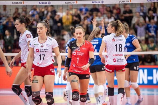 Lorena Lorber Fijok Dresdner SC, 17 , Patricia Nestler Dresdner SC, 01 and Sarah Straube Dresdner SC, 18 vlnr GER, Allianz MTV Stuttgart vs Dresdner SC Volleyball Bundesliga, VBL, 2024 2025 season, 02 11 2024 GER, Allianz MTV Stuttgart vs Dresdner SC Volleyball Bundesliga, VBL, 2024 2025 season, 02 11 2024 Stuttgart Copyright: xSandyxDinkelackerx EP_SDR