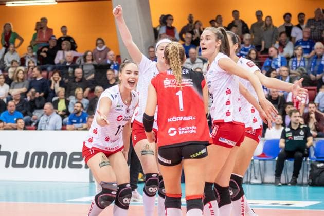 Lorena Lorber Fijok Dresdner SC, 17 , left is happy with Victoria Demidova Dresdner SC, 06 , Patricia Nestler Dresdner SC, 01 and Nathalie Lemmens Dresdner SC, 04 Cheering at DSC GER, Allianz MTV Stuttgart vs Dresdner SC Volleyball Bundesliga, VBL, Season 2024 2025, 02 11 2024 GER, Allianz MTV Stuttgart vs Dresdner SC Volleyball Bundesliga, VBL, Season 2024 2025, 02 11 2024 Stuttgart Copyright: xSandyxDinkelackerx EP_SDR
