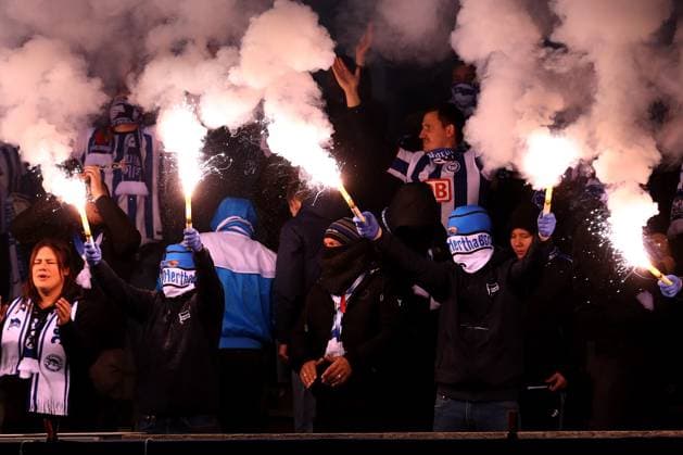02 11 2024, xtgx, Soccer 2 Bundesliga, Hertha BSC Berlin 1 FC Köln emspor, v l Berlin fans Ultras ignite pyrotechnics, Benglos, smoke, fog, fireworks fans, spectators, atmosphere, scarves, Ultras Berlin DFL DFB REGULATIONS PROHIBIT ANY USE OF PHOTOGRAPHS as IMAGE SEQUENCES and or QUASI VIDEO Berlin