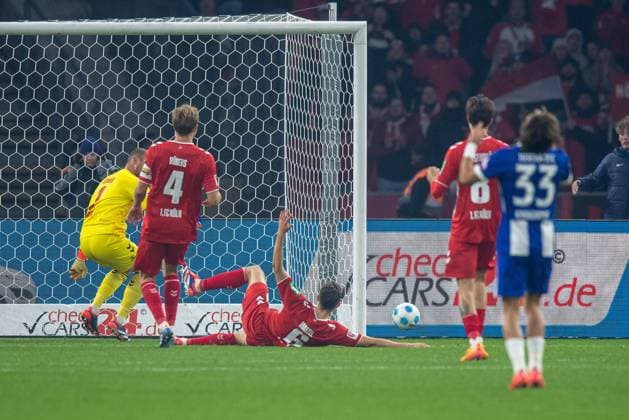 Soccer, Men, Season 2024 2025, 2 Bundesliga 11 Matchday , Hertha BSC 1 FC Köln, f l Goalkeeper Marvin Schwäbe 1 FC Köln , Timo Hübers 1 FC Köln , Eric Martel 1 FC Köln , Denis Huseinbasic 1 FC Köln , Michal Karbownik Hertha BSC , 02 11 2024, Copyright: xSebastianxRäppold MatthiasxKochx