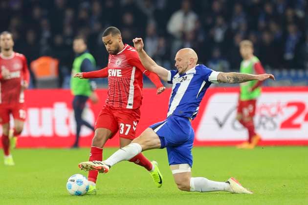 Linton Maina 1 FC Koeln and Toni Leistner Hertha BSC Berlin battle for the ball, 2 Bundesliga, Hertha BSC vs 1 FC Köln, Olympiastadion, November 2, 2024 in Berlin, Germany Photo by Marco Steinbrenner DeFodi Images Linton Maina 1 FC Koeln and Toni Leistner Hertha BSC Berlin battle for the ball, 2 Bundesliga, Hertha BSC vs 1 FC Köln, Olympiastadion, November 2, 2024 in Berlin, Germany Photo by Marco Steinbrenner DeFodi Images DFB DFL REGULATIONS PROHIBIT ANY USE OF PHOTOGRAPHS AS IMAGE SEQUENCES AND OR QUASI VIDEO not used in POL SRB CRO FRA GBR NED ITA USA Defodi 700 berlin koeln 20241102 070 Defodi-700 not used in POL SRB CRO FRA GBR NED ITA USA DFB DFL REGULATIONS PROHIBIT ANY USE OF PHOTOGRAPHS AS IMAGE SEQUENCES AND OR QUASI-VIDEO.