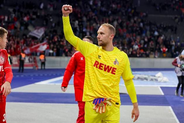 Goalkeeper Marvin Schwaebe 1 FC Koeln cheers, 2 Bundesliga, Hertha BSC vs 1 FC Köln, Olympiastadion on November 02, 2024 in Berlin, Germany Photo by Marco Steinbrenner DeFodi Images Goalkeeper Marvin Schwaebe 1 FC Koeln cheers, 2 Bundesliga, Hertha BSC vs 1 FC Köln, Olympiastadion, November 2, 2024 in Berlin, Germany Photo by Marco Steinbrenner DeFodi Images DFB DFL REGULATIONS PROHIBIT ANY USE OF PHOTOGRAPHS AS IMAGE SEQUENCES AND OR QUASI VIDEO not used in POL SRB CRO FRA GBR NED ITA USA Defodi 700 berlin koeln 20241102 077 Defodi-700 not used in POL SRB CRO FRA GBR NED ITA USA DFB DFL REGULATIONS PROHIBIT ANY USE OF PHOTOGRAPHS AS IMAGE SEQUENCES AND OR QUASI-VIDEO.