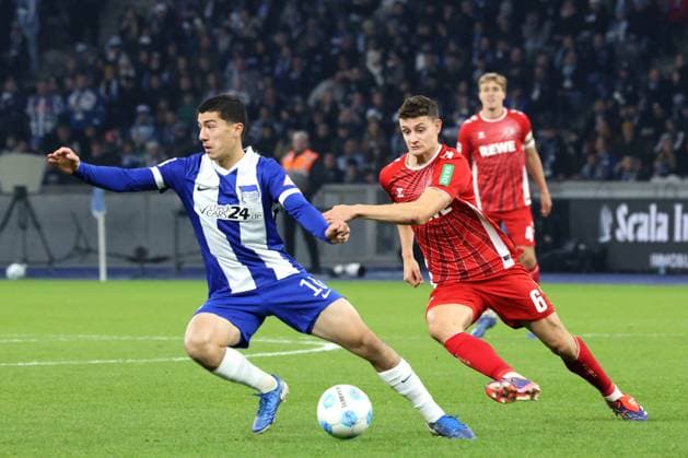 DEU, DFL, 2 FBL, Hertha BSC vs 1 FC Koeln, 02 11 2024, Berliner Olympiastadion, Berlin, DEU, DFL, 2 FBL, Hertha BSC vs 1 FC Koeln, im Bild Ibrahim Maza Hertha BSC Berlin 10 , Eric Martel 1 FC Koeln 6 DFL regulations prohibit any use of Photographs as image sequences and or quasi video Foto Juergen Engler nordphoto GmbH nordphotoxGmbHx xEngler nph00076