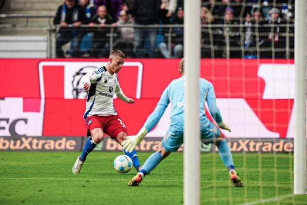 Goal shot Goal chance Miro Muheim Hamburger SV, 28 GER, Hamburger SV vs 1 FC Nuernberg, Football, 2 Bundesliga, Matchday 11, Season 2024 2025, 03 11 2024 DFL REGULATIONS PROHIBIT ANY USE OF PHOTOGRAPHS AS IMAGE SEQUENCES AND OR QUASI VIDEO GER, Hamburger SV vs 1 FC Nuernberg, Football, 2 Bundesliga, Matchday 11, Season 2024 2025, 03 11 2024 Hamburg Copyright: xEibner-Pressefoto MarcelxvonxFehrnx EP_MFN