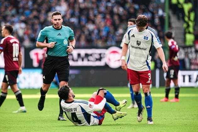 Injury Ludovit Reis Hamburger SV, 14 GER, Hamburger SV vs 1 FC Nuernberg, Football, 2 Bundesliga, Matchday 11, Season 2024 2025, 03 11 2024 DFL REGULATES PROHIBIT ANY USE OF PHOTOGRAPHS AS IMAGE SEQUENCES AND OR QUASI VIDEO GER, Hamburger SV vs 1 FC Nuernberg, Football, 2 Bundesliga, Matchday 11, Season 2024 2025, 03 11 2024 Hamburg Copyright: xEibner-Pressefoto MarcelxvonxFehrnx EP_MFN