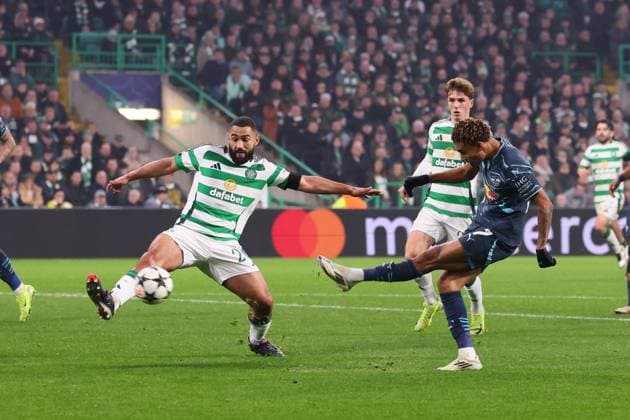 Celtic Glasgow RB Leipzig Champions League Glasgow, 05 11 2024, Celtic Park, Football, UEFA Champions League, Matchday 4 , Celtic Glasgow vs RB Leipzig , Pictured from left Cameron Carter Vickers 20, Celtic and Antonio Nusa RB Leipzig , Only editorial use Photo for editorial use only , UEFA regulations prohibit any use of photographs as image sequences and or quasi video ,