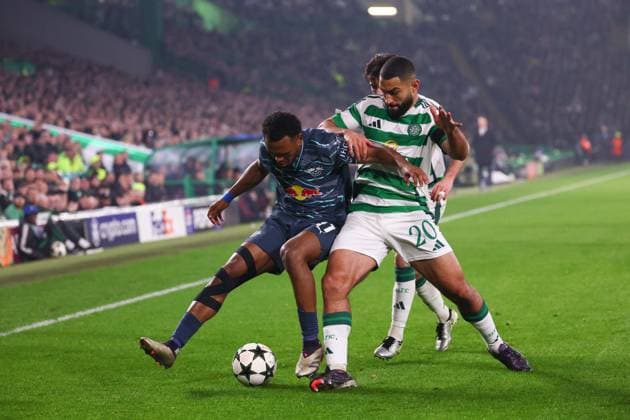 Celtic Glasgow RB Leipzig Champions League Glasgow, 05 11 2024, Celtic Park, Football, UEFA Champions League, Matchday 4 , Celtic Glasgow vs RB Leipzig , Pictured v l Lois Openda 11, RB Leipzig and Cameron Carter Vickers 20, Celtic , Only editorial use Photo for editorial use only , UEFA regulations prohibit any use of photographs as image sequences and or quasi video ,