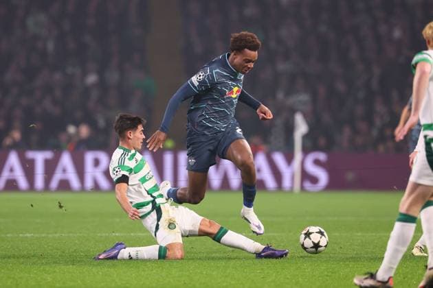 Celtic Glasgow RB Leipzig Champions League Glasgow, 05 11 2024, Celtic Park, Football, UEFA Champions League, Matchday 4 , Celtic Glasgow vs RB Leipzig , Pictured from left Ãlex Valle 11, Celtic and Assan Ouedraogo 20, RB Leipzig , Only editorial use Photo for editorial use only , UEFA regulations prohibit any use of photographs as image sequences and or quasi video ,