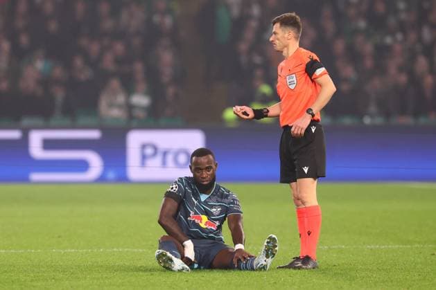 Celtic Glasgow RB Leipzig Champions League Glasgow, 05 11 2024, Celtic Park, Football, UEFA Champions League, Matchday 4 , Celtic Glasgow vs RB Leipzig , In the picture Lutsharel Geertruida 3, RB Leipzig on the ground , Only editorial use Photo for editorial use only , UEFA regulations prohibit any use of photographs as image sequences and or quasi video ,