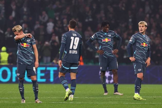 Celtic Glasgow RB Leipzig Champions League Glasgow, 05 11 2024, Celtic Park, Football, UEFA Champions League, Matchday 4 , Celtic Glasgow vs RB Leipzig 3 1 2 1 , In the picture RB Leipzig players disappointed after the defeat , Only editorial use Photo for editorial use only , UEFA regulations prohibit any use of photographs as image sequences and or quasi video ,