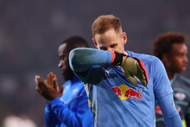 Celtic Glasgow RB Leipzig Champions League Glasgow, 05 11 2024, Celtic Park, Fußball, UEFA Champions League, 4 Spieltag , Celtic Glasgow vs RB Leipzig 3 1 2 1 , Im Bild Torwart Peter Gulacsi 1, RB Leipzig enttäscht nach der Niederlage , Only editorial use Foto nur zur redaktionellen Nutzung bestimmt , UEFA regulations prohibit any use of photographs as image sequences and or quasi video ,
