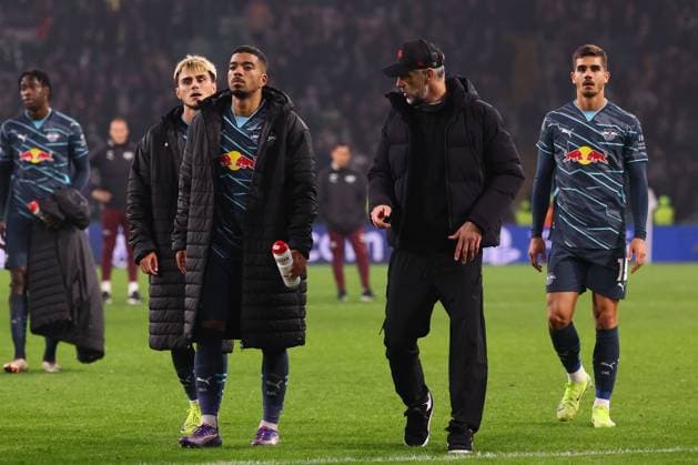 Celtic Glasgow RB Leipzig Champions League Glasgow, 05 11 2024, Celtic Park, Football, UEFA Champions League, Matchday 4 , Celtic Glasgow vs RB Leipzig 3 1 2 1 , In the picture Eljif Elmas 6, RB Leipzig , Benjamin Henrichs 39, RB Leipzig , Coach Marco Rose RB Leipzig and Andre Silva 19, RB Leipzig disappointed after the defeat , Only editorial use Photo for editorial use only , UEFA regulations prohibit any use of photographs as image sequences and or quasi video ,