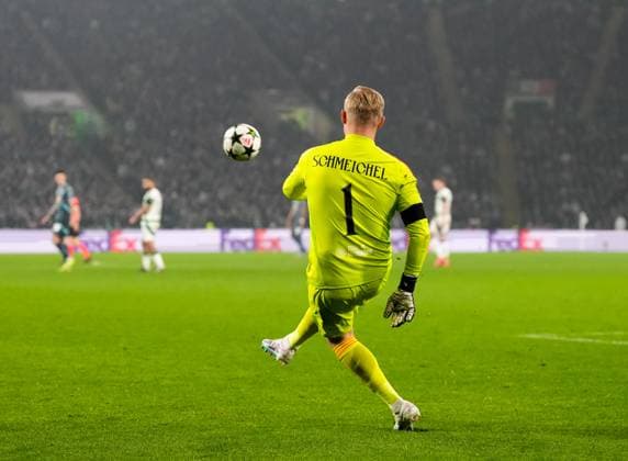 Celtic goalkeeper Kasper Schmeichel kicks the ball. Celtic v RB Leipzig, UEFA Champions League, Group Stage, Football, Celtic Park, Glasgow, Scotland, UK - 05 Nov 2024 EDITORIAL USE ONLY No use with unauthorised audio, video, data, fixture lists, club league logos or live services. Online in-match use limited to 120 images, no video emulation. No use in betting, games or single club league player publications. Copyright: xStuartxWallace Shutterstockx 14863772da