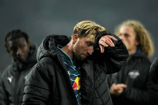 Kevin Kampl of RB Leipzig looks dejected at full-time after losing 3-1 to Celtic. Celtic v RB Leipzig, UEFA Champions League, Group Stage, Football, Celtic Park, Glasgow, Scotland, UK - 05 Nov 2024 EDITORIAL USE ONLY No use with unauthorised audio, video, data, fixture lists, club league logos or live services. Online in-match use limited to 120 images, no video emulation. No use in betting, games or single club league player publications. Copyright: xStuartxWallace Shutterstockx 14863772dg
