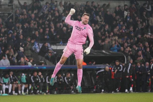 Simon Mignolet of Club Brugge celebrates after his side wins 1-0 Club Brugge v Aston Villa, UEFA Champions League, Group Stage, Football, Jan Breydel Stadium, Brussels, Belgium - 06 Nov 2024 EDITORIAL USE ONLY No use with unauthorised audio, video, data, fixture lists, club league logos or live services. Online in-match use limited to 120 images, no video emulation. No use in betting, games or single club league player publications. Copyright: xDavexWinter Shutterstockx 14863799bs