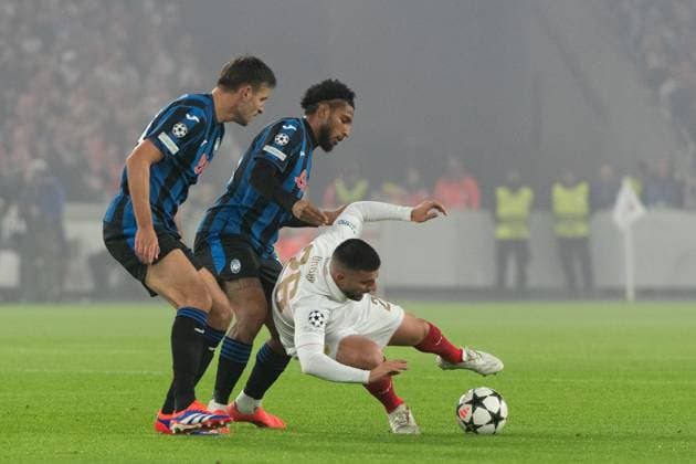 from left Berat Djimsiti Atalanta Bergamo, 19 , Jose dos Santos Ederson Atalanta Bergamo, 13 , Deniz Undav VfB Stuttgart 26 GER, VfB Stuttgart vs Atalanta Bergamo, Football, Men, UEFA Champions League, Matchday 4, Season 2024 2025, 06 11 2024, GER, VfB Stuttgart vs Atalanta Bergamo, Football, Men, UEFA Champions League, Matchday 4, Season 2024 2025, 06 11 2024 Stuttgart Copyright: xEibner-Pressefoto WolfgangxFrankx EP_WFK