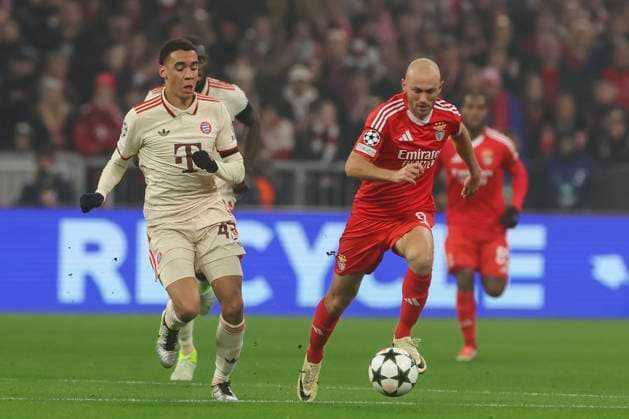 Jamal Musiala FC Bayern Muenchen and Fredrik Aursnes SL Benfica battle for the ball, UEFA Champions League 2024 25 League Phase MD4, FC Bayern München v SL Benfica, Allianz Arena, November 06, 2024 in Munich, Germany Photo by Marco Steinbrenner DeFodi Images Jamal Musiala FC Bayern Muenchen and Fredrik Aursnes SL Benfica battle for the ball, UEFA Champions League 2024 25 League Phase MD4, FC Bayern München v SL Benfica, Allianz Arena, November 6, 2024 in Munich, Germany Photo by Marco Steinbrenner DeFodi Images not used in POL SRB CRO FRA GBR NED ITA USA Defodi 700 muenchen lisbon 20241106 026 Defodi-700 not used in POL SRB CRO FRA GBR NED ITA USA