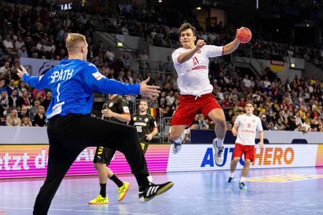 Gino STEENAERTS Handball Switzerland Suisse, 21 scores a goal, Action, Goal throw against David SPAETH DHB Nationalmannschaft Deutschland, 01 Handball Nationalmannschaft Deutschland DHB GER vs Handball Schweiz Suisse SUI , Handball, Men, EHF EURO Qualifiers, 1 Matchday, Season 2024 2025, 07 11 2024 Handball Nationalmannschaft Deutschland DHB GER vs Handball Schweiz Suisse SUI , Handball, Men, EHF EURO Qualifiers, 1 Matchday, Season 2024 2025, 07 11 2024 Mannheim Copyright: xEibnerxPressefoto OliverxSchmidtx EP_OST