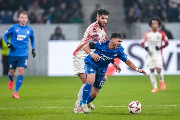 v li Duje Caleta Car OL, 55 , Umut Tohumcu Hoffenheim, 17 , duel, duel, tackle, tackling, dynamics, action, action, 07 11 2024, Sinsheim Germany , football, UEFA Europa League, group stage, TSG 1899 Hoffenheim Olympique Lyon, REGULATIONS PROHIBIT ANY USE OF PHOTOGRAPHS AS IMAGE SEQUENCES AND OR QUASI VIDEO xozx