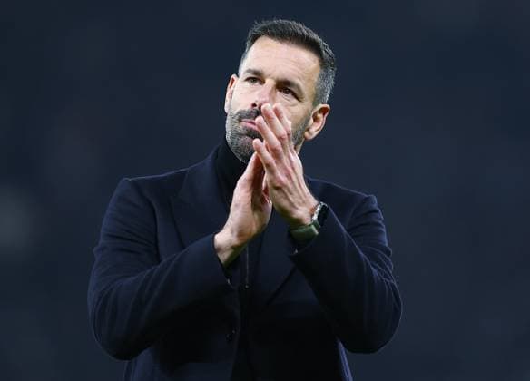 Manchester United, ManU interim manager Ruud van Nistelrooy thanks the fans at the end of the match Manchester United v PAOK, UEFA Europa League, Group Stage, Football, Old Trafford, Manchester, UK - 07 Nov 2024 EDITORIAL USE ONLY No use with unauthorised audio, video, data, fixture lists, club league logos or live services. Online in-match use limited to 120 images, no video emulation. No use in betting, games or single club league player publications. Copyright: xMattxWest Shutterstockx 14878094aw